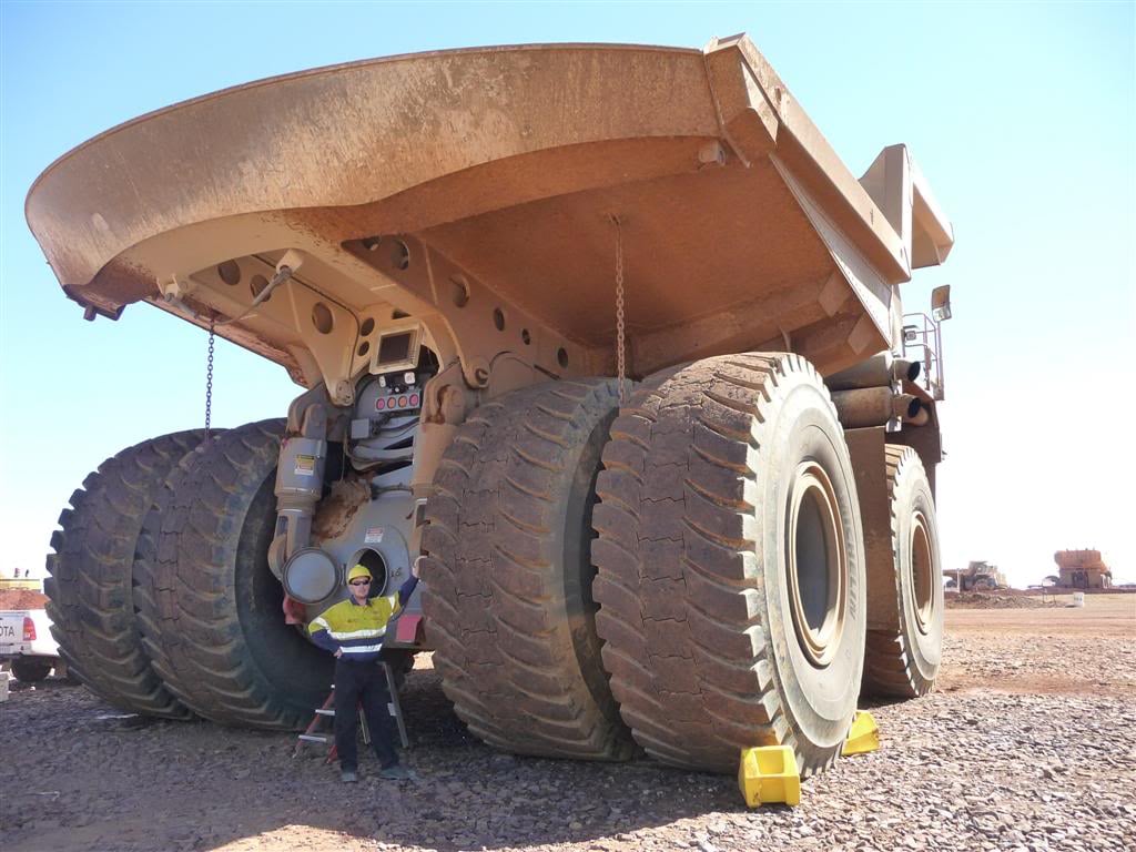 Top 5 World’s Biggest Mining Dump Trucks iseekplant