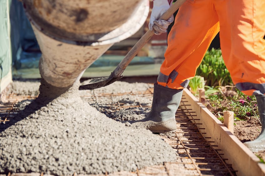 Concrete contractor costs-Concrete pouring during commercial concreting floors of building