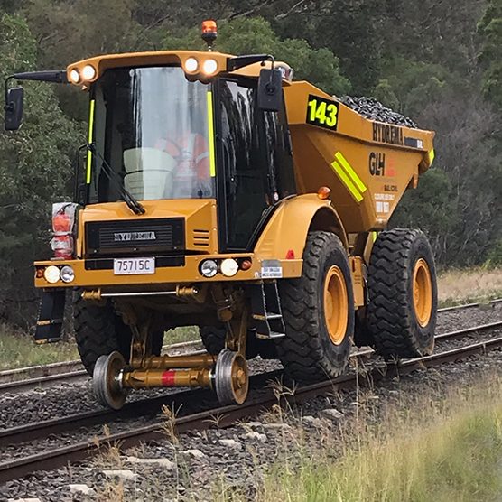 11 tipi di autocarri con cassone ribaltabile Hi-Rail-Articulated-Dump-Truck-10T.jpg?width=848&name=Hi-Rail-Articulated-Dump-Truck-10T