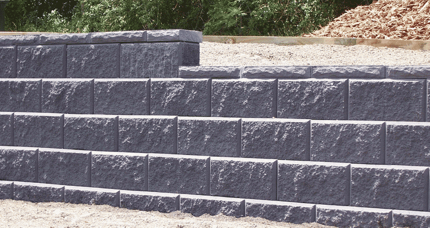 A Step By Guide To Building Retaining Wall Iseekplant - Cement Blocks For Retaining Walls