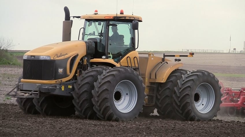 AGCO Challenger MT975B tractor