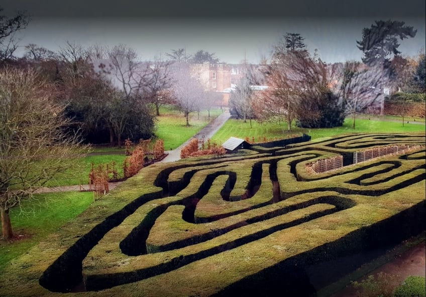 Hampton Court Palace Maze - England