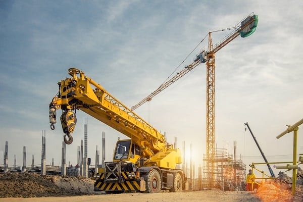 cranes-hire-construction-site
