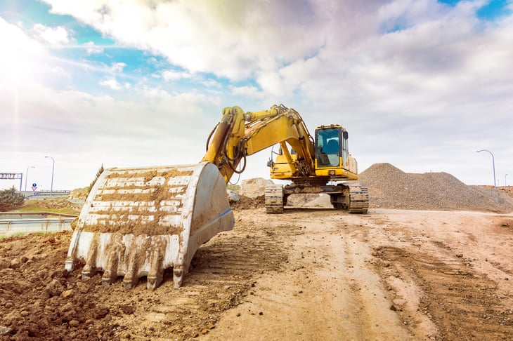 Excavation. Строительство. Экскаватор в поле. Экскаватор песок. Карьер песок экскаватор.