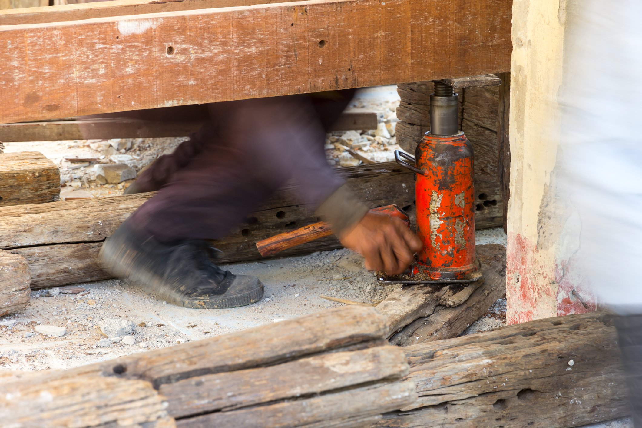 The Different Types of Hydraulic Jacks & How They Work iseekplant