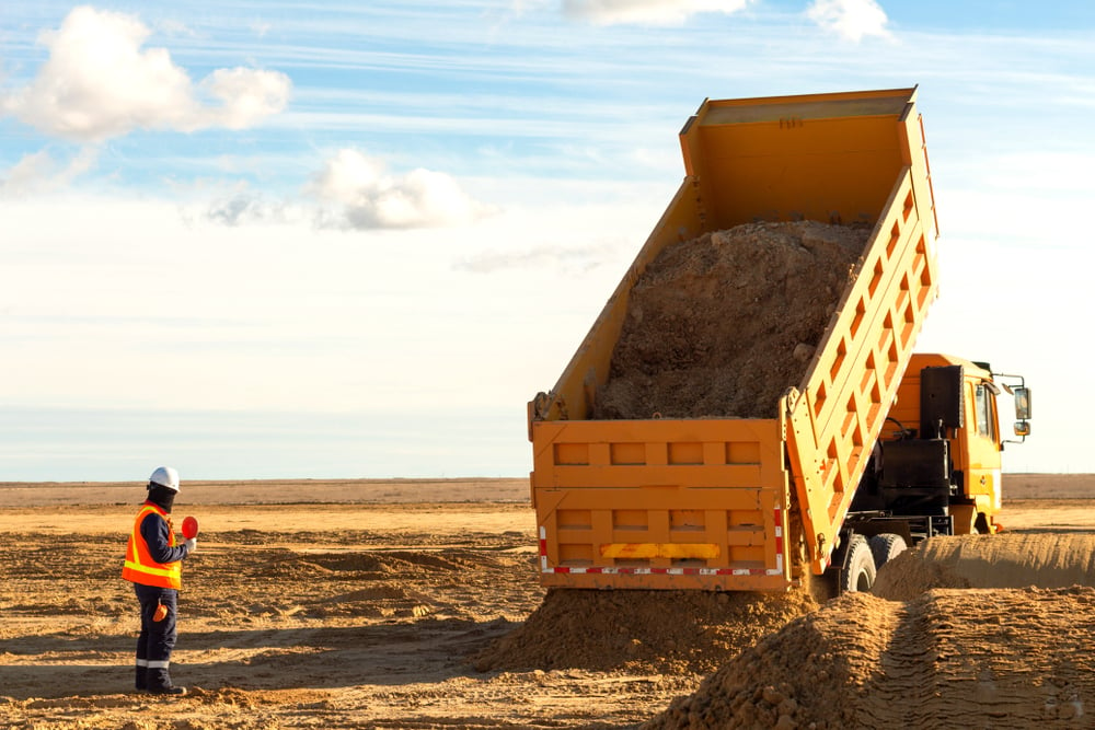 How Much Dirt Can A Dump Truck Hold 2022- Get A Quote | Iseekplant ...