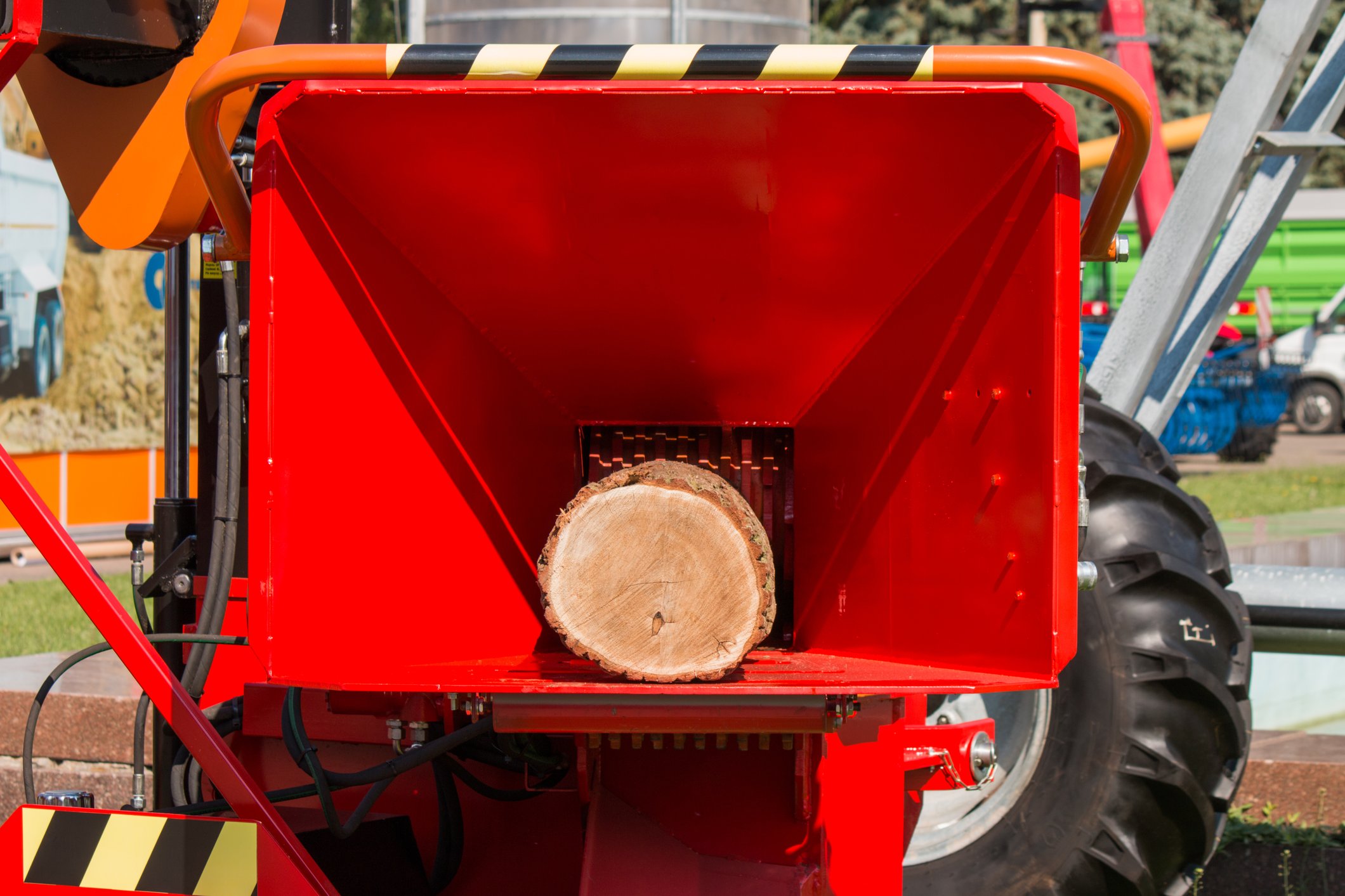 How to Use a Wood Chipper iseekplant
