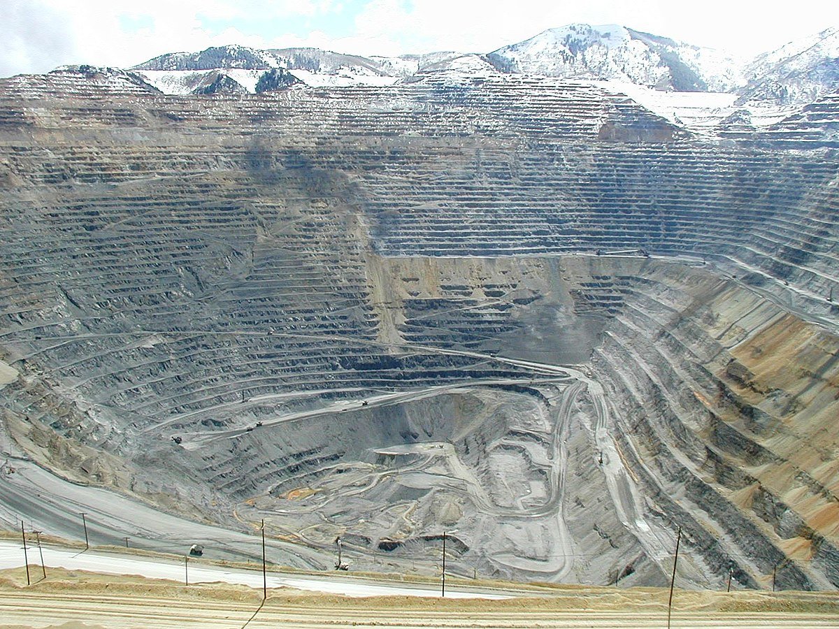 全球最大露天矿井：堪比4个摩纳哥，黄金产量超189国黄金储备 - 知乎