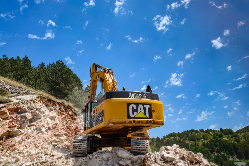 caterpillar-excavator-vs-volvo-excavators