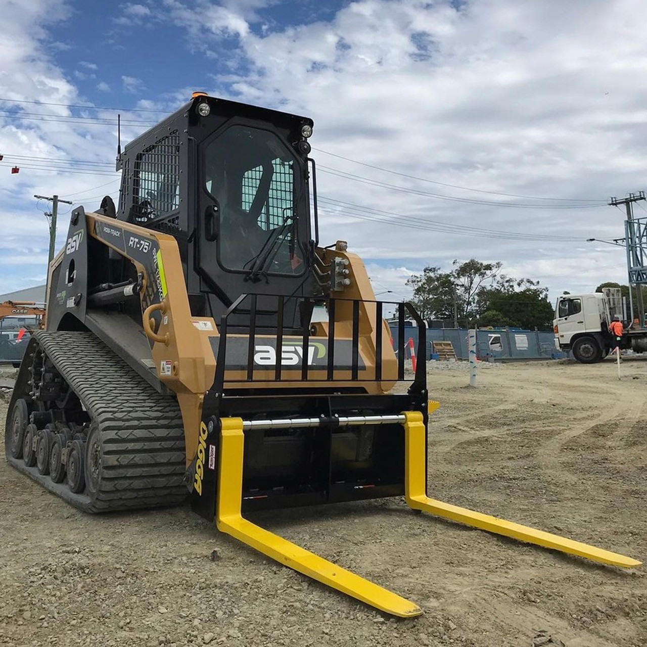 Skid Steer vs Forklift Which is the Better Materials Handling Machine?