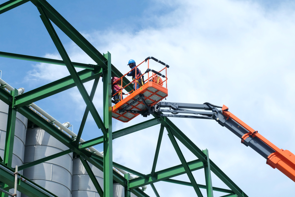 Scissor lift vs boom lift which machine will take you to new heights?