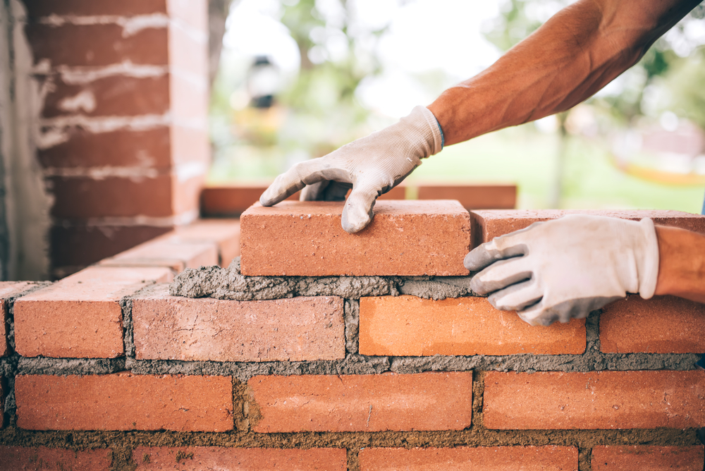 Bricklayer positioning bricks
